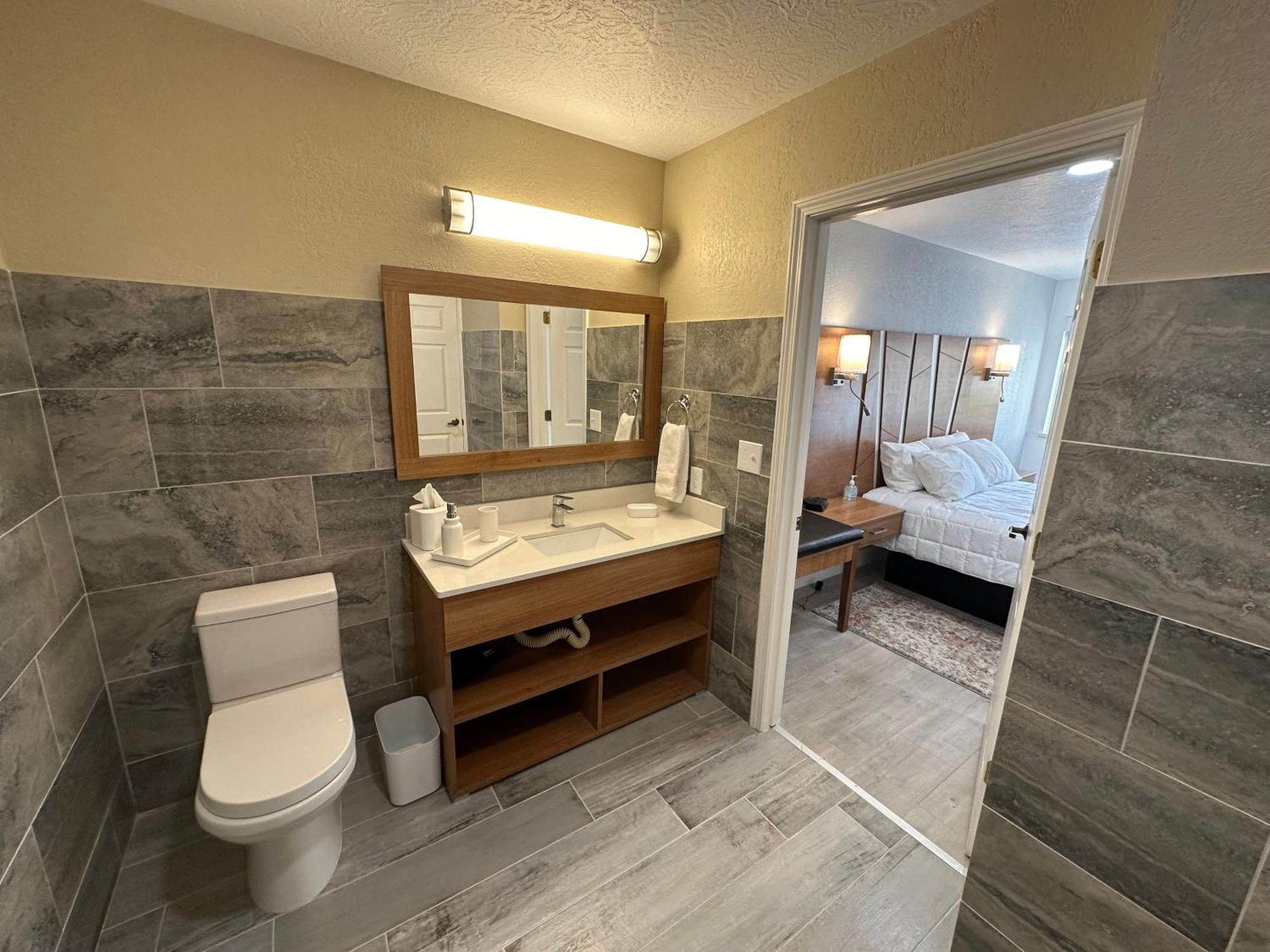 B&J Hotels Розуел Екстериор снимка